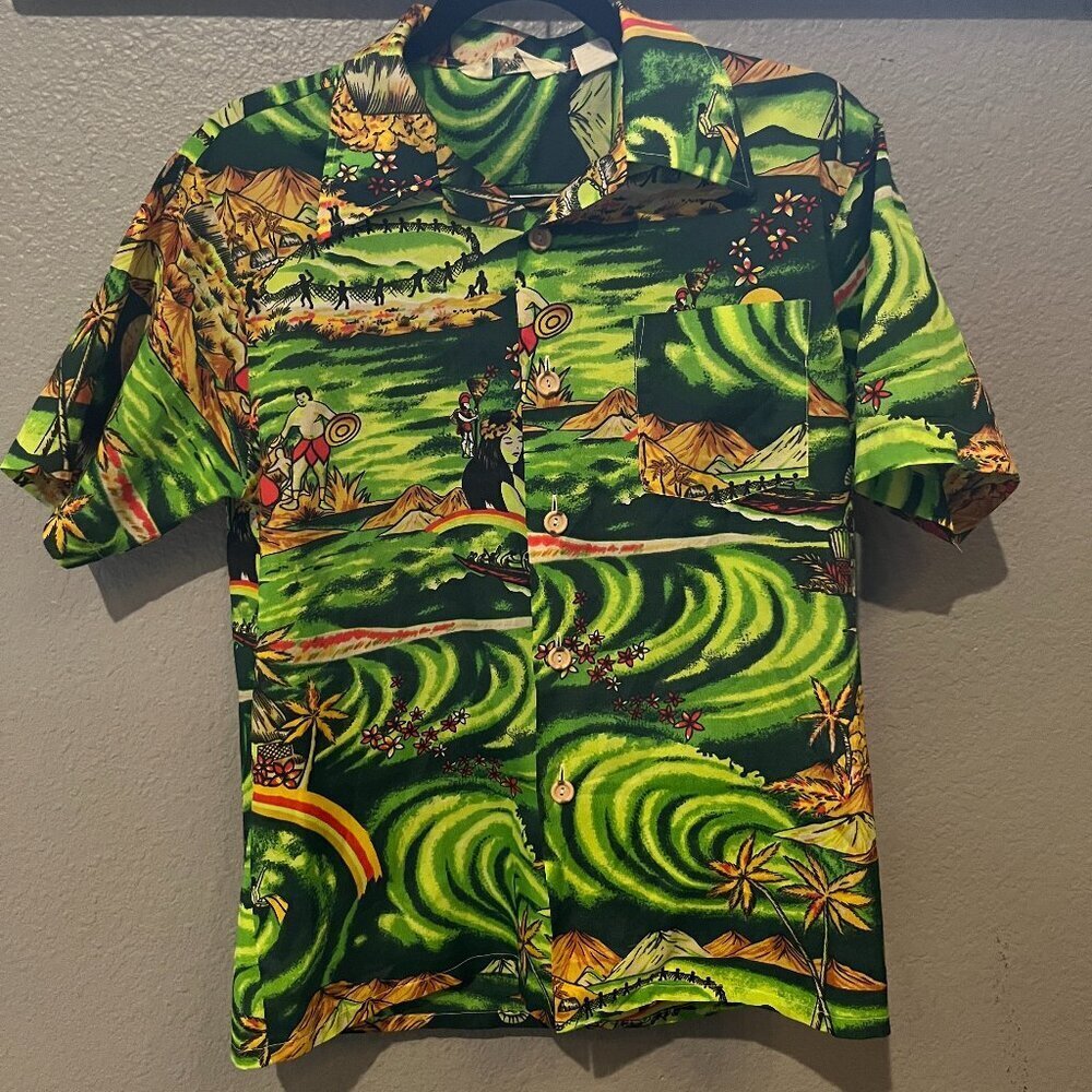 Vintage ROYAL ISLANDER Hawaiian Print Polyester Button Down ALOHA SHIRT EUC - M